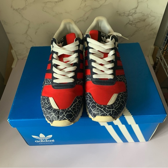 Adidas Size 10.5 - Men’s - Picture 3 of 3